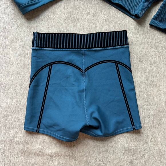 Alo Yoga Eclipse Blue Three Piece Set - Picture 3 of 5